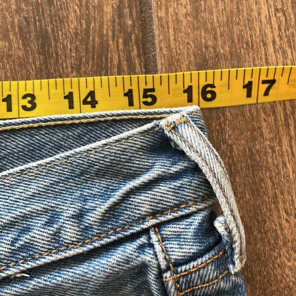 Levi’s Denim Cutoff Shorts - Picture 7 of 9